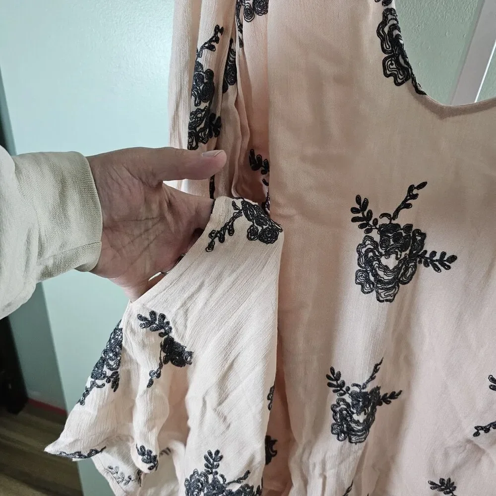 FREE PEOPLE Pink Gray Emma Floral Embroidered Boho Mini‎ Swing Dress Size Large